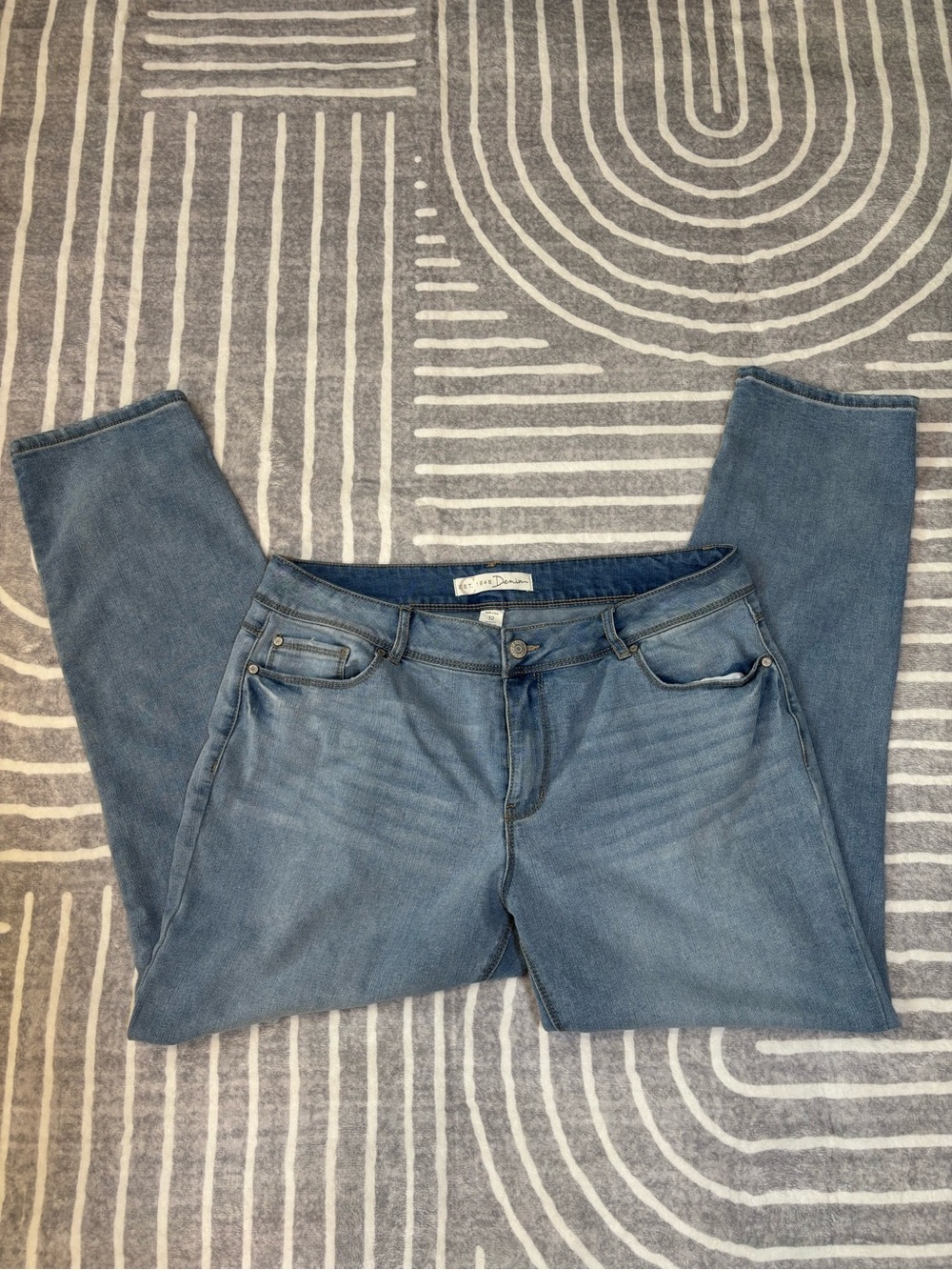 Cato Denim, C EST. 1946 Light Blue Mid-Rise Jeans, Size 12 - Picture 3 of 11